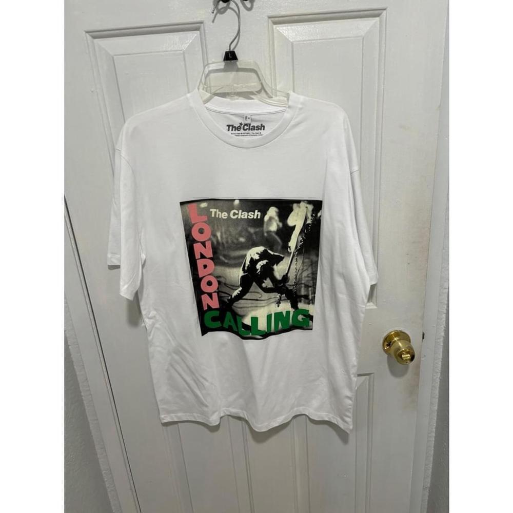 The clash T-shirt men size medium new without tags, never worn